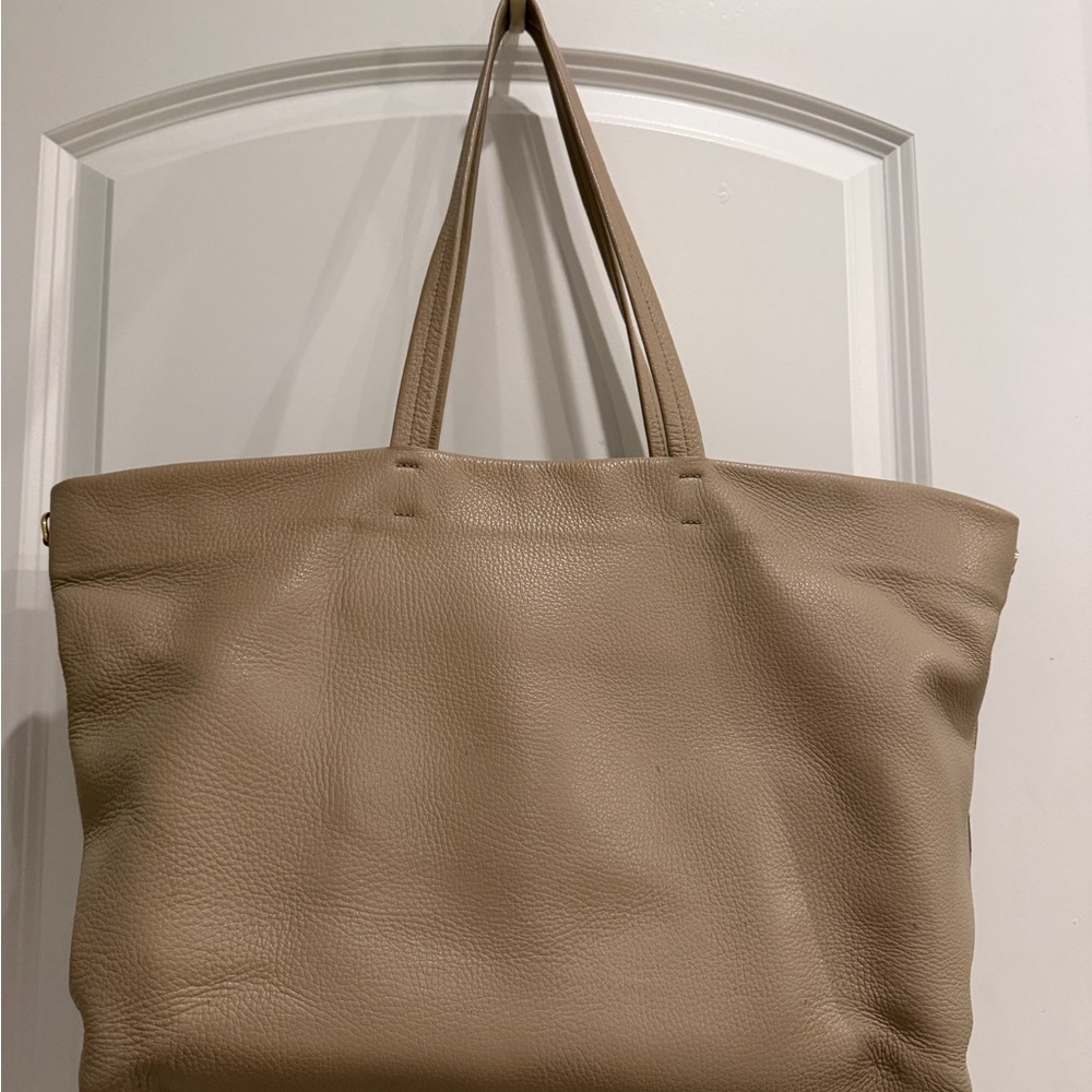 Cuyana Easy Zipper Leather Tote Bag